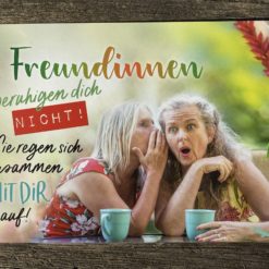 Postkarte "Freundinnen beruhigen dich NICHT! Sie regen sich zusammen MIt DIR auf!"