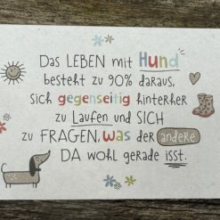 Postkarte "Das Leben mit Hund besteht zu 90% daraus, sich gegenseitig hinterher zu laufen und sich zu fragen, was der andere da wohl gerade isst.“