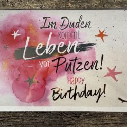 Klappkarte: "Im Duden kommt Leben vor Putzen! Happy Birthday!“