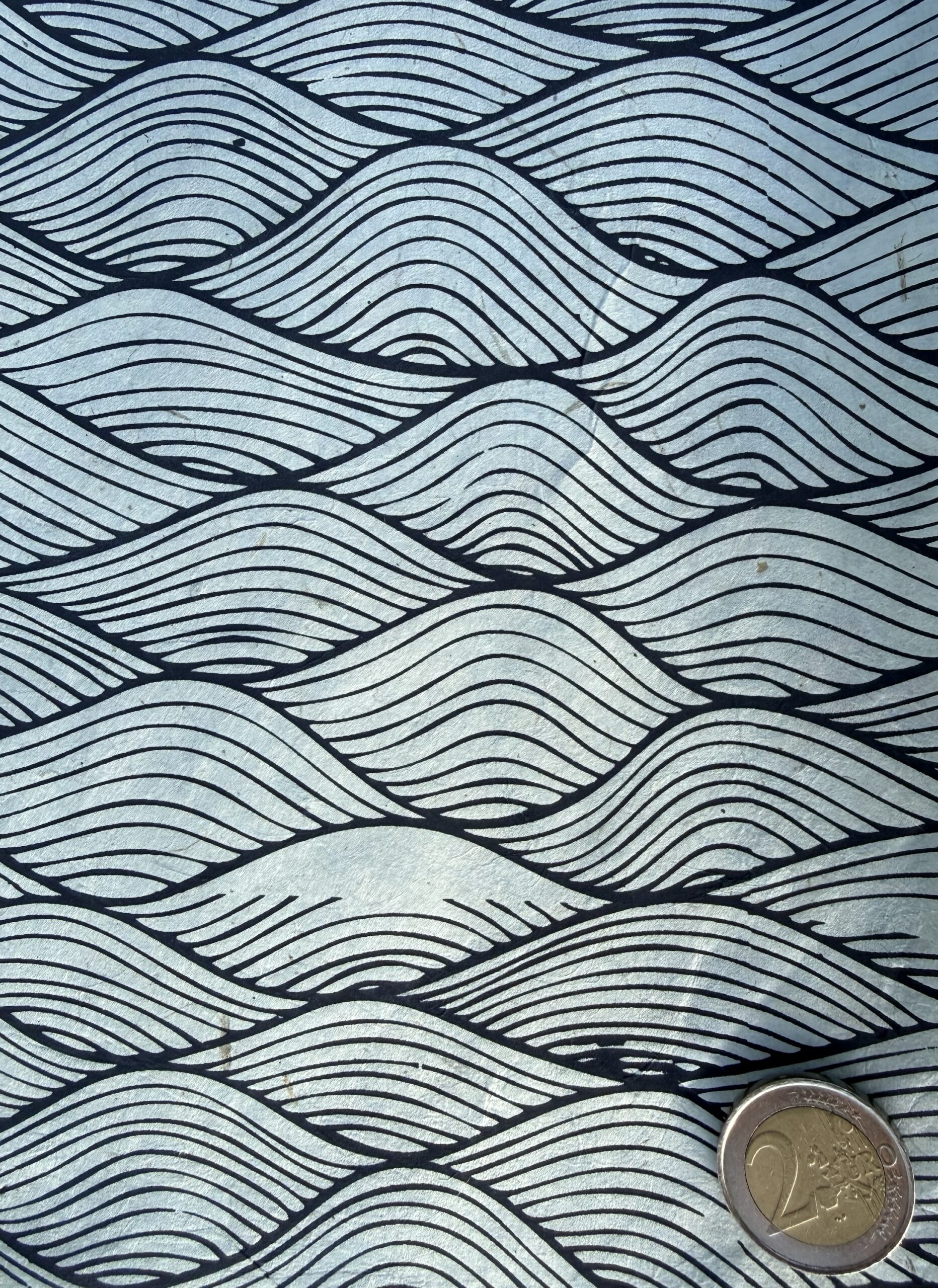 Loktapapier Wellen drachenblau auf mildem blau ca. 50 x 75cm – Bild 2
